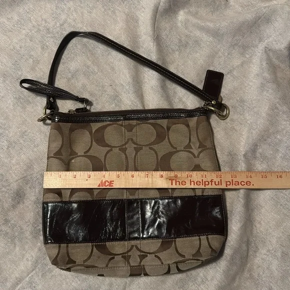 Coach Monogram Shoulder Bag
Bonus Coach Wallet - Picture 4 of 5